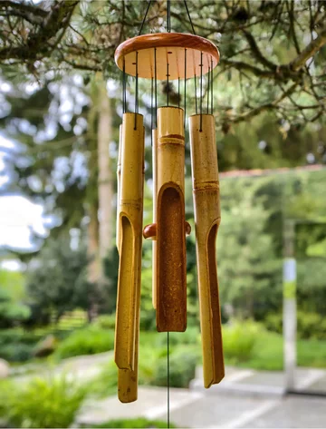 Dom zatopiony w naturze 