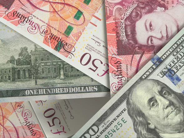 Miniatura: Złoty odrabia straty. Dolar, euro i frank...