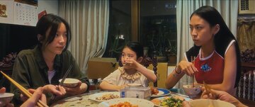 Kadr z&nbsp;filmu &bdquo;Left-Handed Girl&rdquo;
