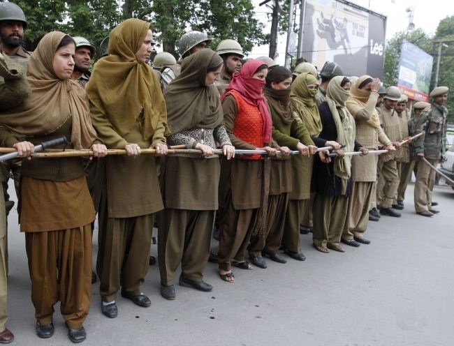 ...co wywołało protesty żon pakistańskich robotników (fot. EPA/FAROOQ KHAN/PAP)