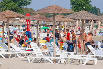 Tłum na&nbsp;plaży