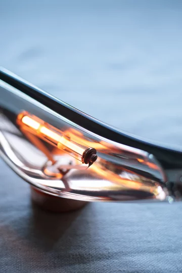 Lampa w kształcie wieloryba Yoshiki Matsuyama v2com, Yoshiki Matsuyama