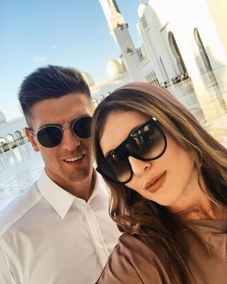 Miniatura: Kim jest dziewczyna Krzysztofa Piątka?...