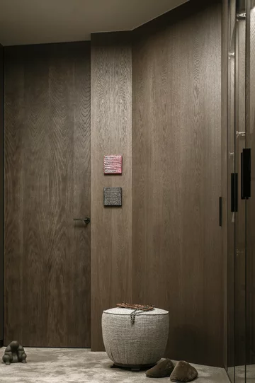 Ciepłe wnętrze zaprojektowane przez Poco Design 