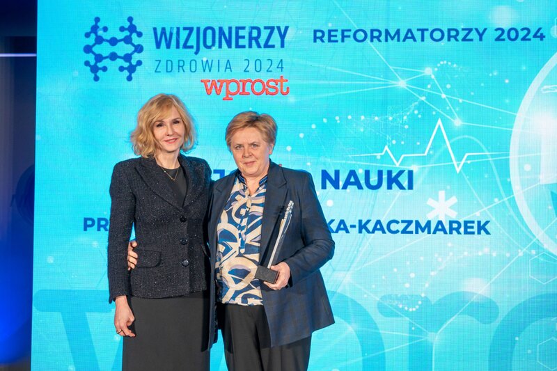 Nagrodę Wizjoner Nauki prof. Bożenie Kamińskiej-Kaczmarek wręczyła wiceminister prof. Urszula Demkow