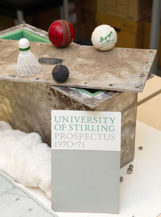 "Kapsuła czasu" została otwarta na uniwersytecie w Stirling 