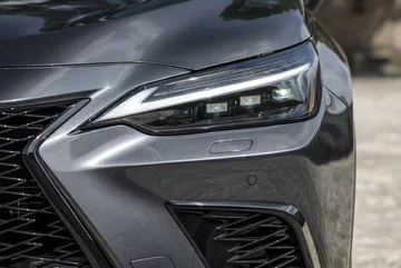 Nowy Lexus NX 450h+ 