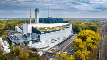 Warszawska Wytwórnia Energii, zaprojektowana przez pracownię Foroom dla MPO Warszawa, pokazuje, że nowoczesna infrastruktura może łączyć zaawansowaną technologię, wysoką jakość architektury i rozwiązania przyjazne mieszkańcom 