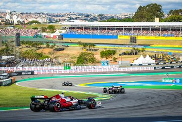 Zesp&oacute;ł Alfa Romeo F1 Team ORLEN podczas GP Sao Paulo