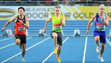 Dominik Wdowiak podczas biegu na&nbsp;60 metr&oacute;w