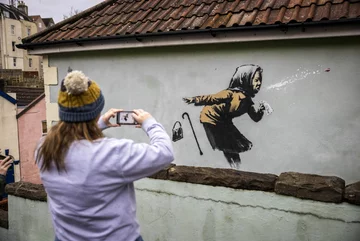 Mural Banksy'ego na Vale Street w Bristolu 