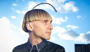 Pierwsza wszczepiona antena Antenę wszczepił sobie w czaszkę Neil Harbisson z Wielkiej Brytanii.