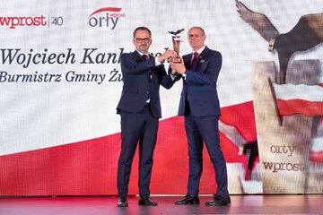 Wojciech Kankowski (z prawej) oraz&nbsp;wręczający nagrodę Marcin Horała