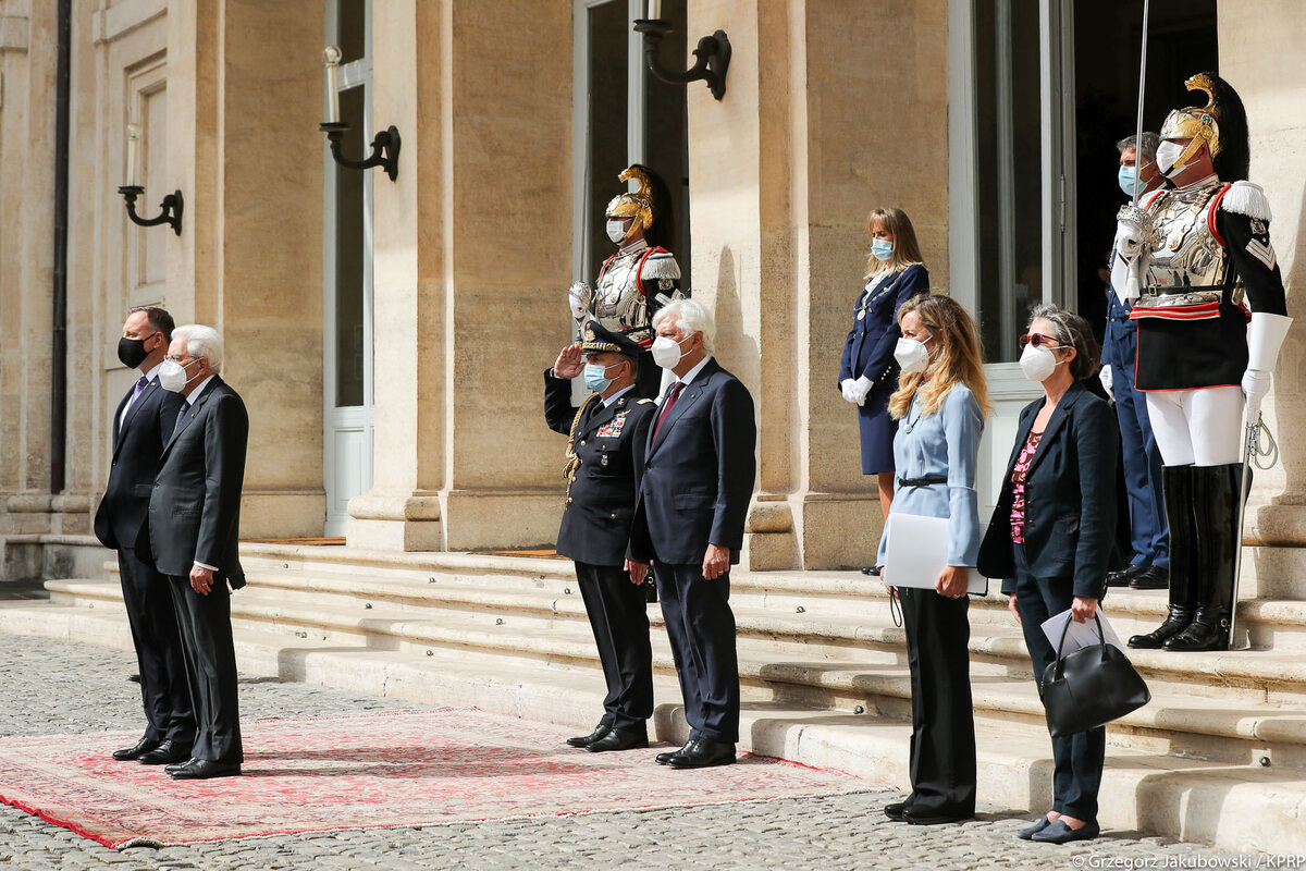 Pałac Prezydencki na Kwirynale. Uroczystość powitania Prezydenta Polski przez Prezydenta Włoch Sergio Mattarellę 