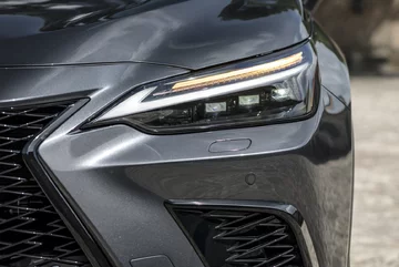 Nowy Lexus NX 450h+ 