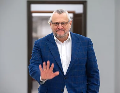 Miniatura: Senator wyleciał z KO za zabieg syna....