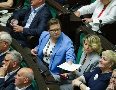 Miniatura: Nowacka liderką w bolesnym sondażu....