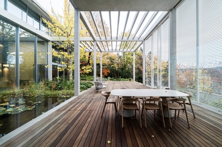 Miniatura: Dom z atrium w Küsnacht pod Zurychem –...