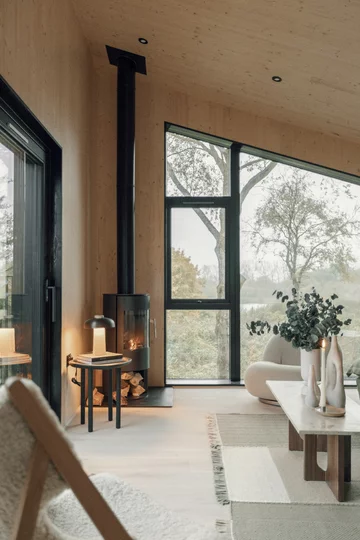 Dom drewniany całoroczny modułowy Falcon House, projekt brytyjskiej pracowni Koto 