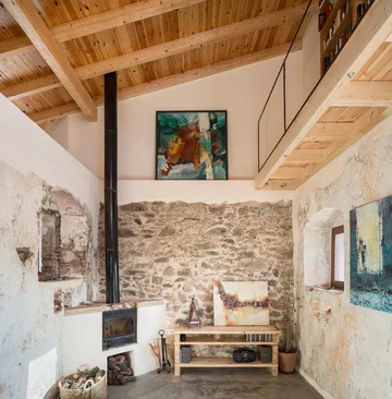 Stone and Water powstał w ruinach XIX-wiecznej strażnicy granicznej. Kamienne mury i współczesna architektura tworzą tu harmonijną całość 