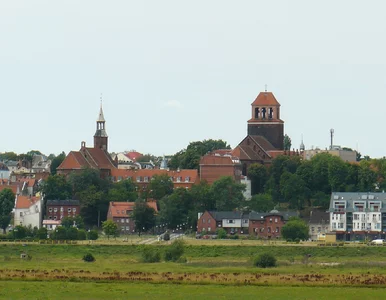 Miniatura: Ustanowił opłatę za przejście przez swoją...