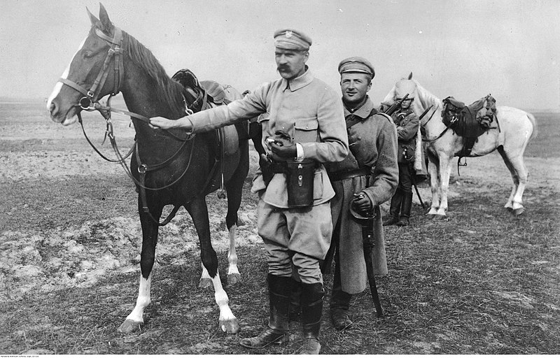Józef Piłsudski z Kasztanką u boku w 1915 roku 