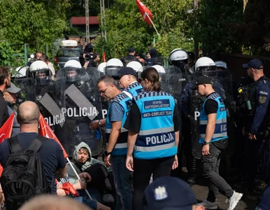 Miniatura: Najgłośniejsza eksmisja w kraju. Tłum wdał...