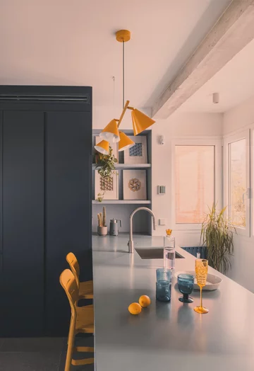 Metamorfoza mieszkania w bloku z lat 60. autorstwa OOIIO Architecture 