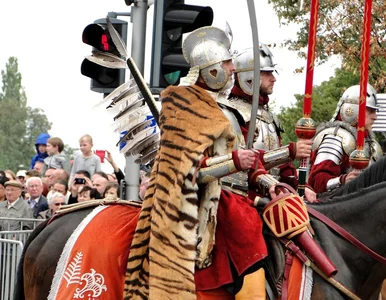 Miniatura: Wojsko z dawnych lat. Zobacz, jak na...