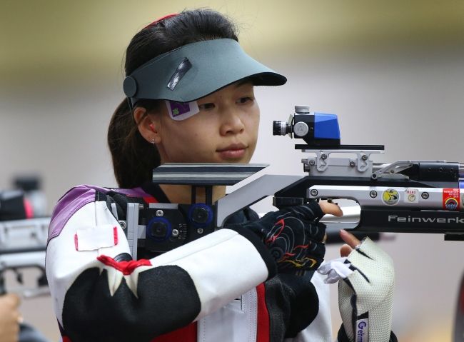 Siling Yi, mistrzyni olimpijska (fot. EPA/GEOFF CADDICK/PAP)