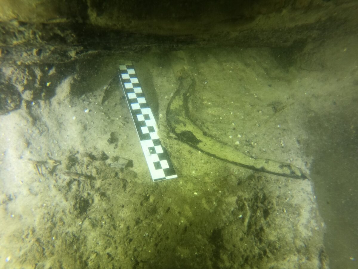 Badania archeologów UMK w jeziorze Lednica 