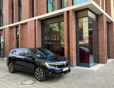 Miniatura: Jest 7-miejscowy, pali 5 l/100 km i ma...