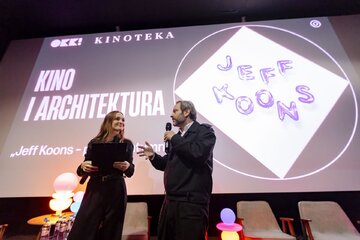 Projekcja filmu &bdquo;Jeff Koons &ndash; portret intymny&rdquo; w&nbsp;warszawskiej Kinoteka podczas spotkania z&nbsp;cyklu Kino i&nbsp;Architektura, wzbogaconego o&nbsp;dyskusję ekspercką oraz&nbsp;prezentację świetlnych rzeźb Michała Korchowca