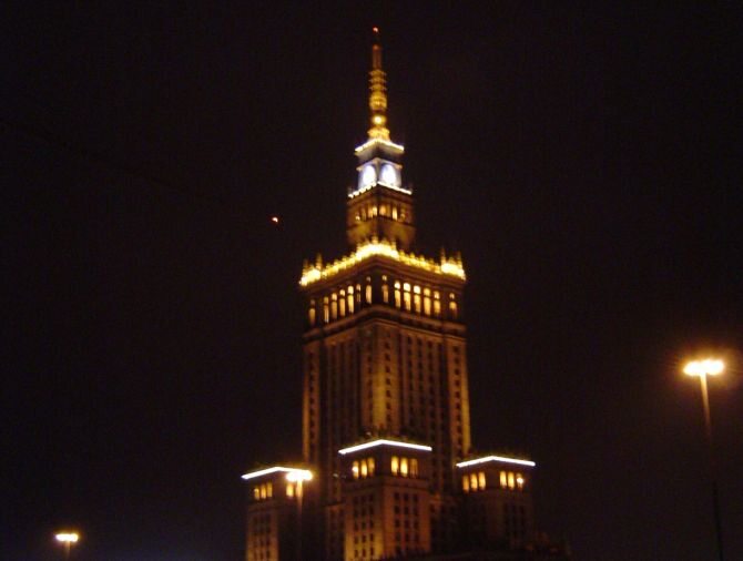 Pałac Kultury i Nauki w nocy (fot. sxc.hu)