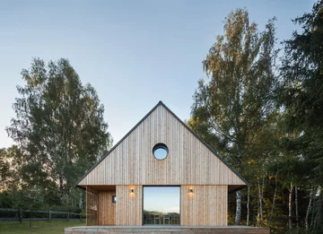 Drewniany dom w lesie, projekt Les Archinautes Linka, Les Archinautes