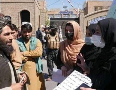 Miniatura: Afganistan. Grupa kobiet protestowała...