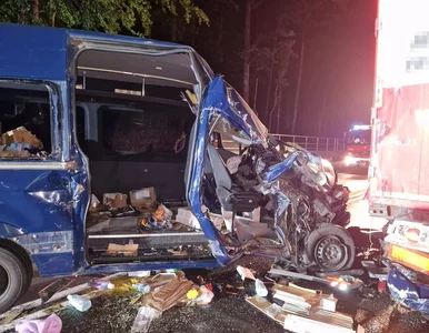 Miniatura: Bus wjechał w tył ciężarówki na DK17....