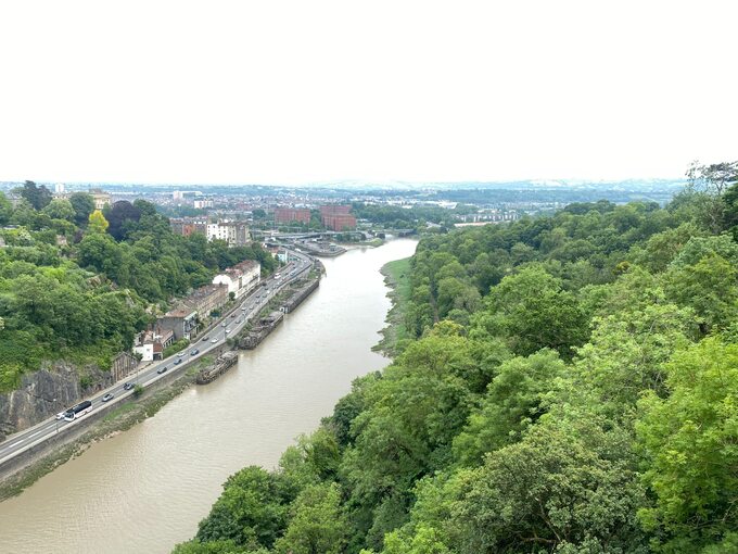 Widok z mostu na rzekę Avon