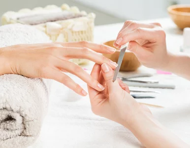 Miniatura: Czy manicure hybrydowy powoduje raka?...