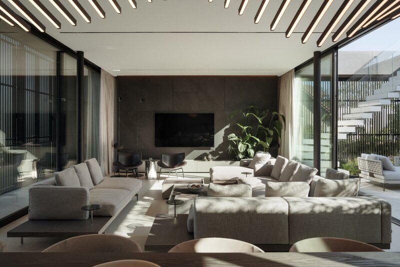 Inside Out Villa, dom jednorodzinny autorstwa pracowni MOKAA &ndash; dom, kt&oacute;ry otwiera się na&nbsp;ogr&oacute;d i&nbsp;redefiniuje wsp&oacute;łczesny komfort życia