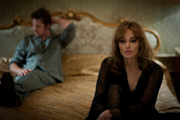 Kadr z&nbsp;filmu Nad morzem / By&nbsp;The Sea (2015)