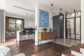 Wszystkie odcienie szarości. Dom jednorodzinny w&nbsp;Konstancinie, projekt SAAN Architekci