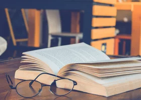 Miniatura: Wydarzenia w Polsce w latach 90. To...