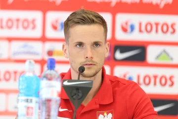 Tomasz Kędziora Data urodzenia: 11.06.1994 r.
Klub: Lech Poznań
Pozycja: Obrońca
Numer: 4