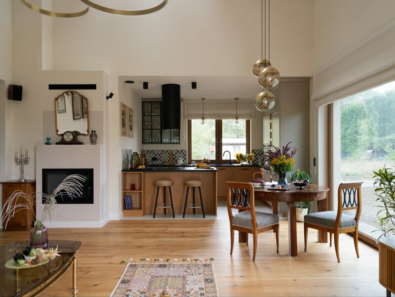 Stylowy dom za miastem, salon w stylu „farmhouse”, projekt MM Architekci