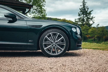 Bentley Flying Spur Hybrid 