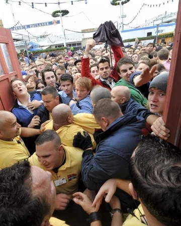 ...ani tłok (fot. EPA/KARL-JOSEF HILDENBRAND/PAP)