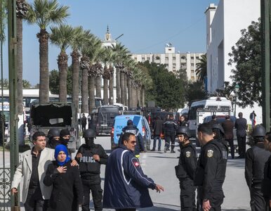 Miniatura: Trumny z ciałami ofiar zamachu w Tunezji...