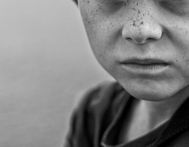 Miniatura: 8-latek wychowywał się z psami. Nie umie...