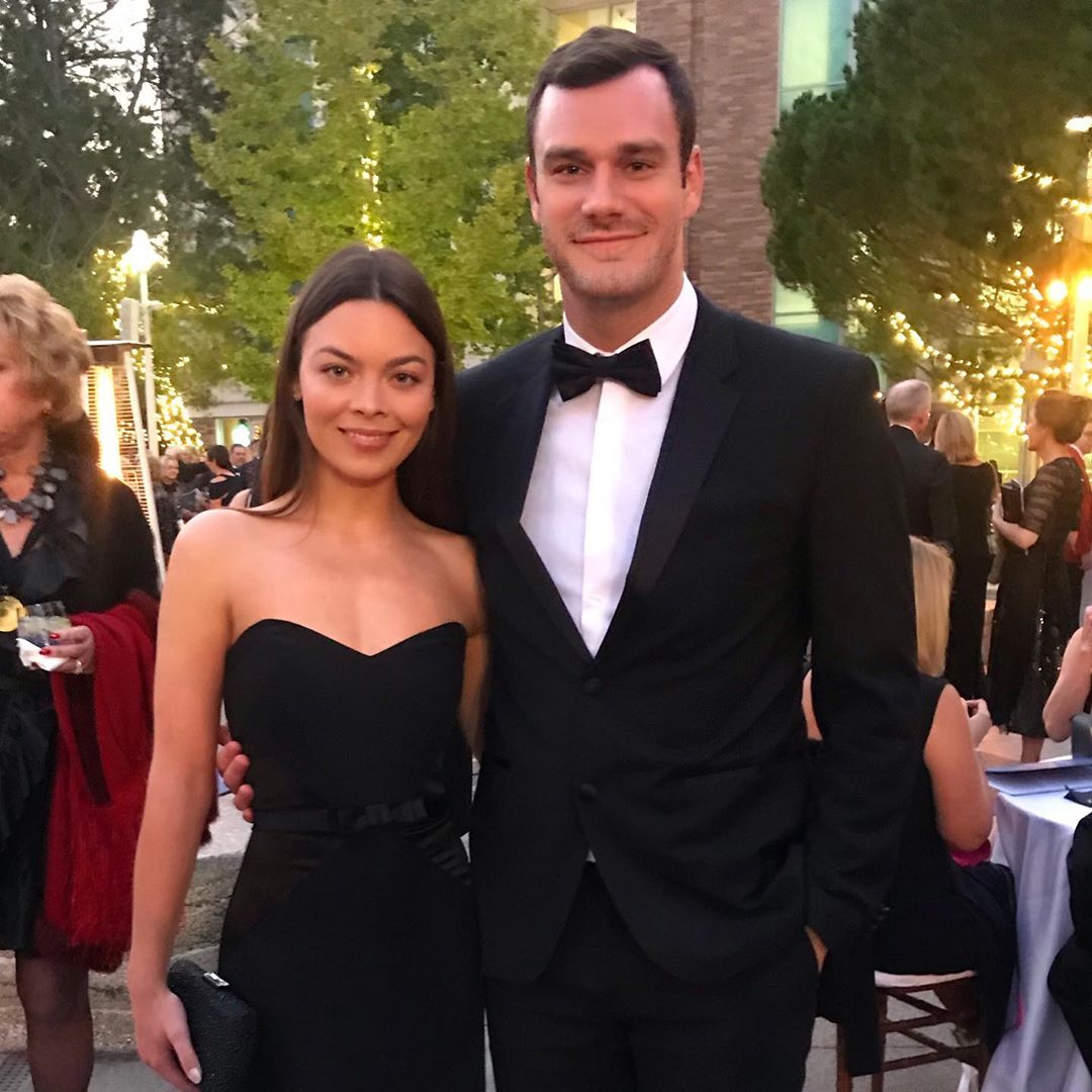 Cooper Hefner i Scarlett Byrne 